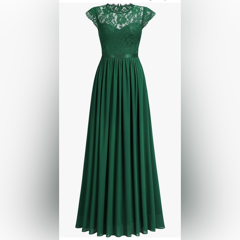 Beautiful green dress with lace detail. Size XXL